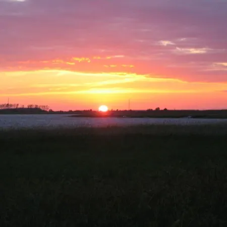 Gut-rattelvitz-galerie-f-hochwertig-sauna-kamin-etankstelle-spielscheune-15-000qm-park-land * Gingst