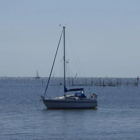 Gut-rattelvitz-galerie-f-hochwertig-sauna-kamin-etankstelle-spielscheune-15-000qm-park-land