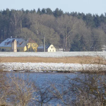Gut-rattelvitz-galerie-f-hochwertig-sauna-kamin-etankstelle-spielscheune-15-000qm-park-land Gingst