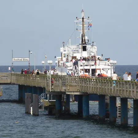 Gut-rattelvitz-galerie-f-hochwertig-sauna-kamin-etankstelle-spielscheune-15-000qm-park-land Gingst