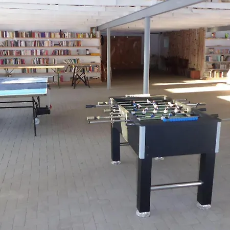 Gut-rattelvitz-galerie-f-hochwertig-sauna-kamin-etankstelle-spielscheune-15-000qm-park-land Lejlighed *