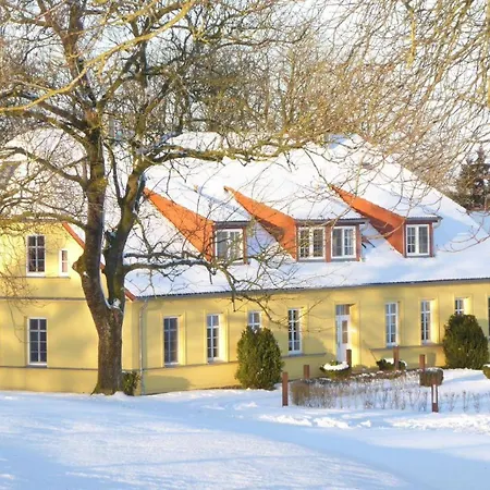 Lejlighed Gut-rattelvitz-galerie-f-hochwertig-sauna-kamin-etankstelle-spielscheune-15-000qm-park-land