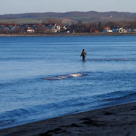 Gut-rattelvitz-galerie-f-hochwertig-sauna-kamin-etankstelle-spielscheune-15-000qm-park-land *