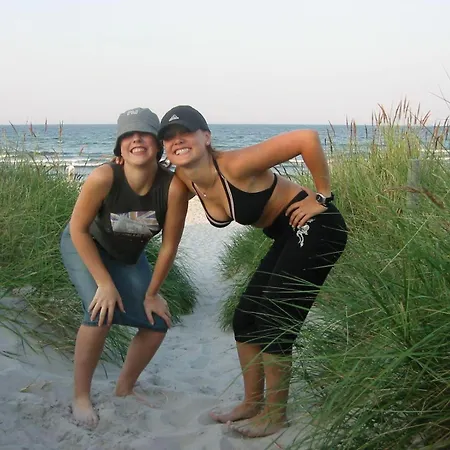 Lejlighed Gut-rattelvitz-galerie-f-hochwertig-sauna-kamin-etankstelle-spielscheune-15-000qm-park-land *