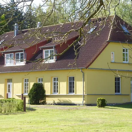 Lejlighed Gut-rattelvitz-galerie-f-hochwertig-sauna-kamin-etankstelle-spielscheune-15-000qm-park-land