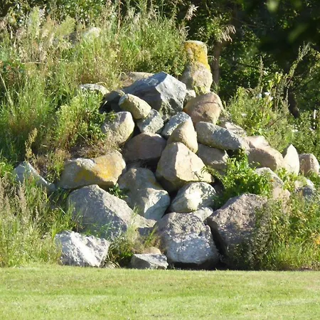 Gut-rattelvitz-galerie-f-hochwertig-sauna-kamin-etankstelle-spielscheune-15-000qm-park-land