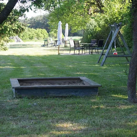 Gut-rattelvitz-galerie-f-hochwertig-sauna-kamin-etankstelle-spielscheune-15-000qm-park-land * Gingst