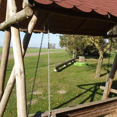 Gut-rattelvitz-galerie-f-hochwertig-sauna-kamin-etankstelle-spielscheune-15-000qm-park-land Lejlighed *