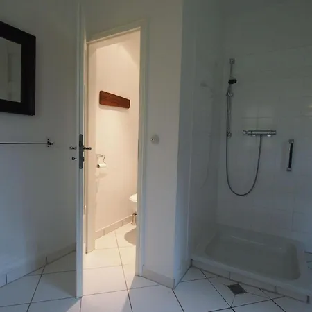 Gut-rattelvitz-galerie-f-hochwertig-sauna-kamin-etankstelle-spielscheune-15-000qm-park-land