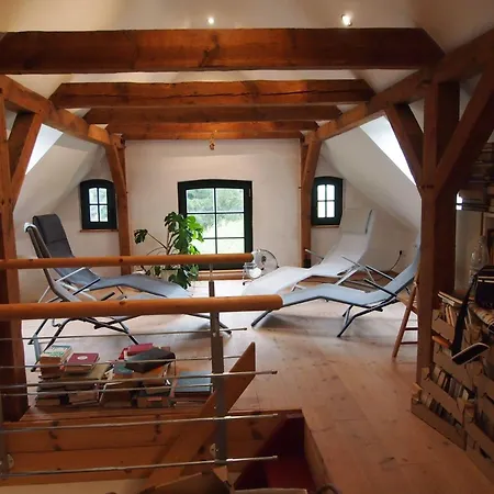 Gut-rattelvitz-galerie-f-hochwertig-sauna-kamin-etankstelle-spielscheune-15-000qm-park-land Lejlighed