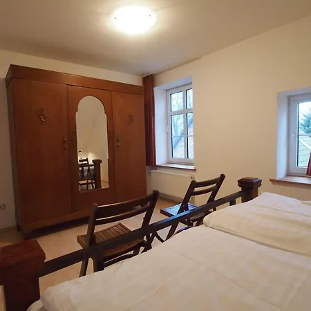 Gut-rattelvitz-galerie-f-hochwertig-sauna-kamin-etankstelle-spielscheune-15-000qm-park-land Gingst