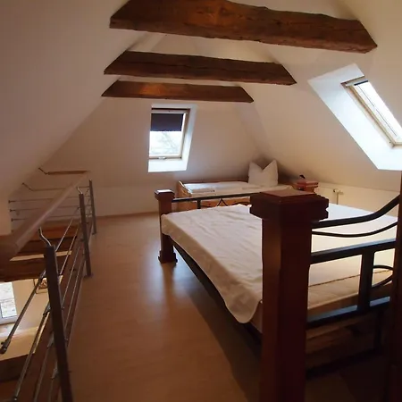 Gut-rattelvitz-galerie-f-hochwertig-sauna-kamin-etankstelle-spielscheune-15-000qm-park-land *