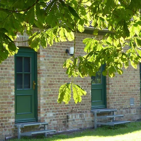 Gut-rattelvitz-galerie-f-hochwertig-sauna-kamin-etankstelle-spielscheune-15-000qm-park-land *